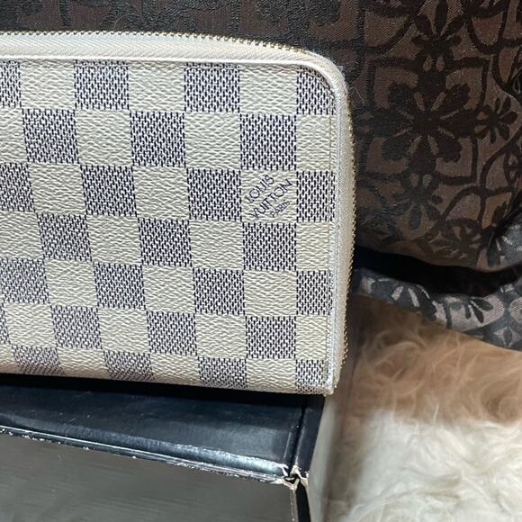Louis Vuitton Azure large Organizer Wallet Full zip. Comes with a COA - Picture 10 of 11